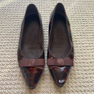 Stuart Weitzman Pointed Toe Patent Leather Tortoise Shell Bow Flats Size 7